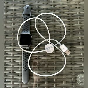 Apple Watch SE Nike Edition